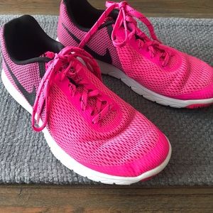 Nike flex experience tennis shoes